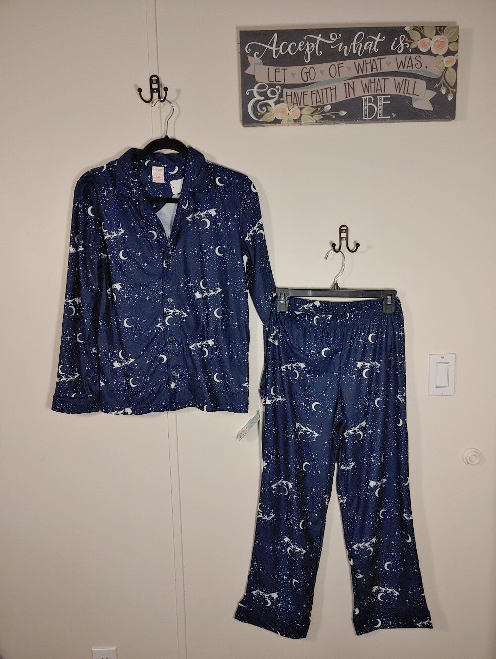 NWT Cat & Jack Multiple sizes Blue/Christmas Long Sleeve Pajama set